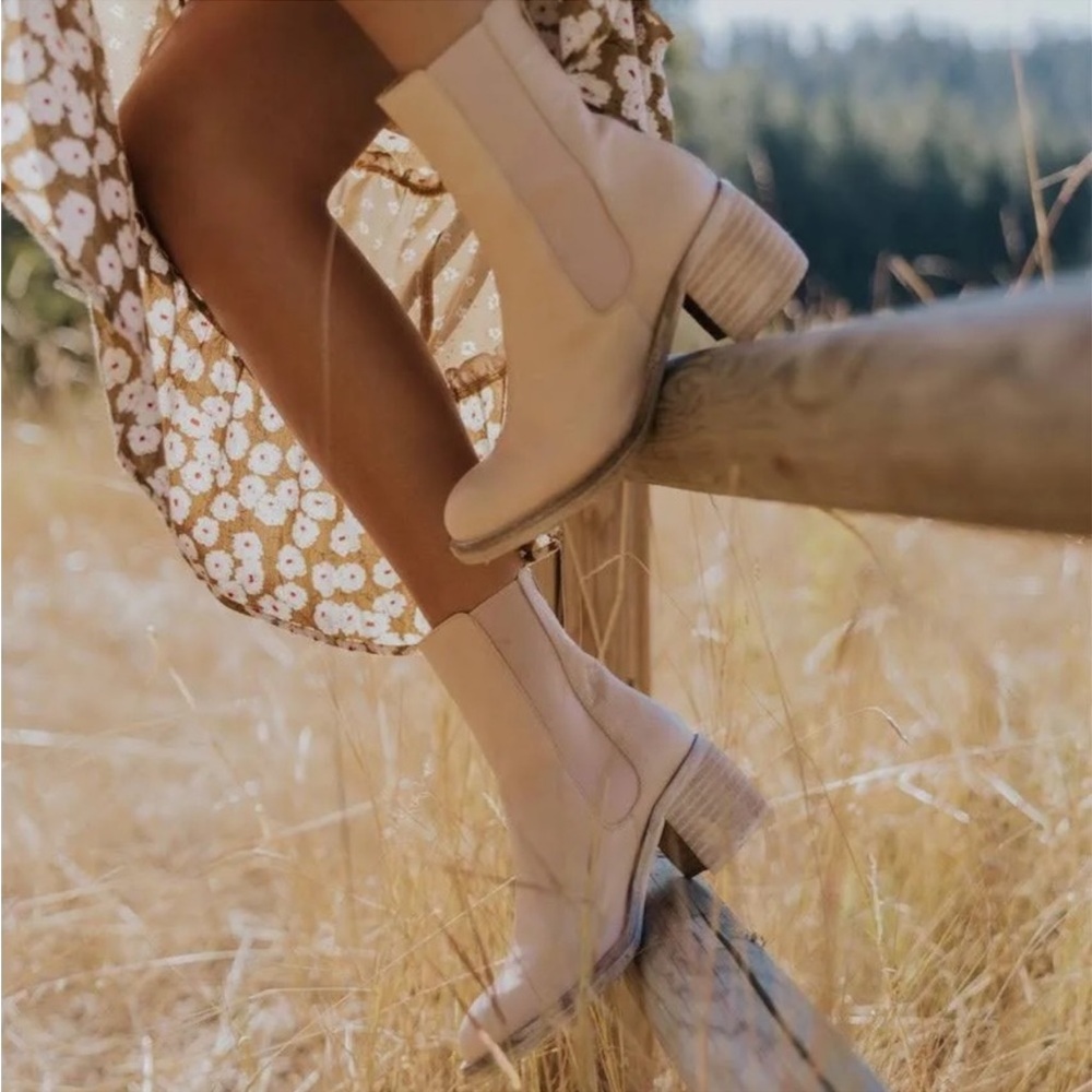 Free People Essential Chelsea Boots size 7